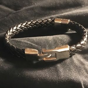 Unisex 7.5 inch leather bracelet new  middle